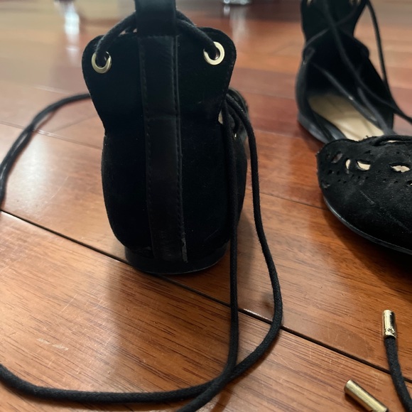 Black Aldo flats with wrap around ties - Picture 5 of 8